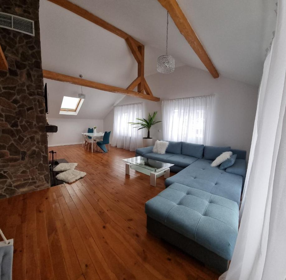 Ferienwohnung Attic 33 Câmpulung Moldovenesc Exterior foto
