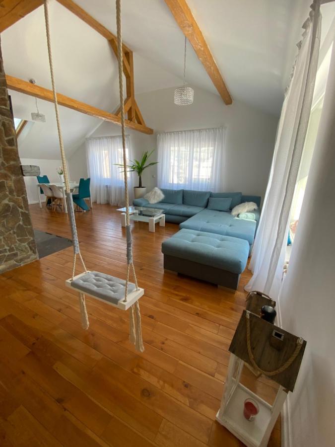 Ferienwohnung Attic 33 Câmpulung Moldovenesc Exterior foto